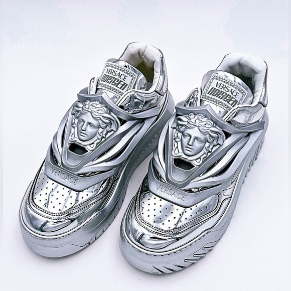 VERSACE Odissea Metallic Sneakers
Brand new with dust bags. Size 45 - Picture 3 of 5